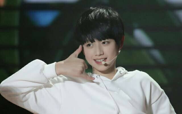 朱志鑫是什么眼睛