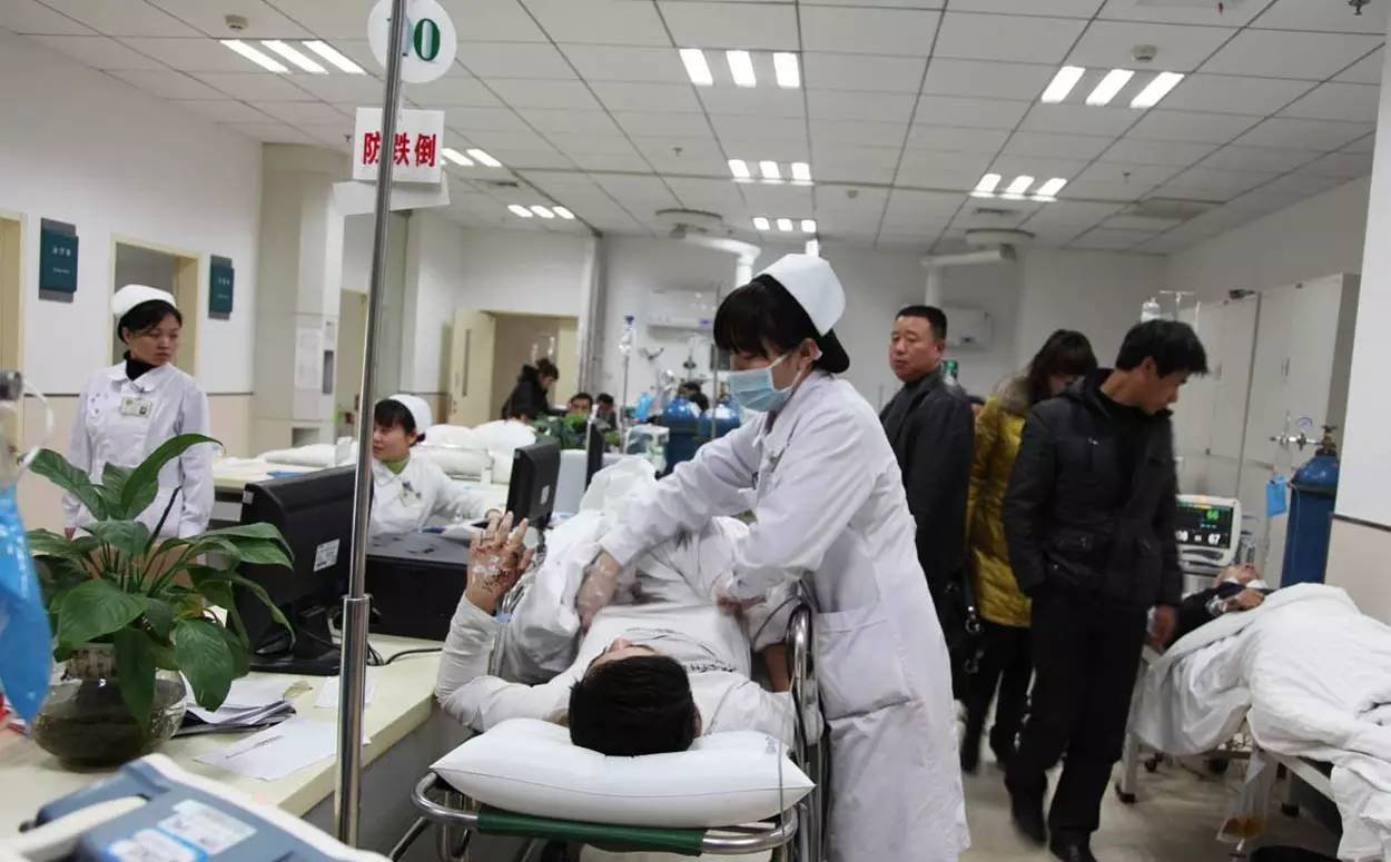 首波感染冲击北京海淀医院急诊室，是否造成了医疗挤兑现象？