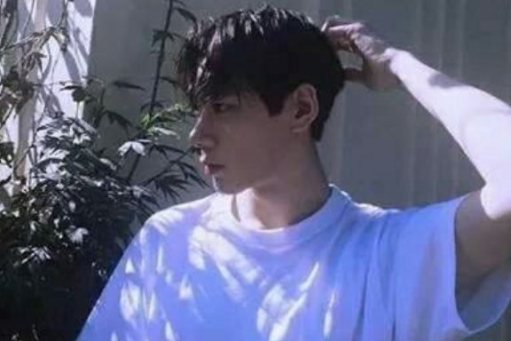 男人说的很绝情以后不联系你了，不打扰你的生活了。但为什么又加你微信又回来找你。