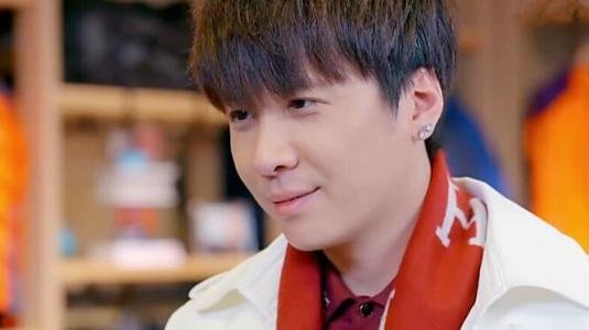 你的心就像红色石头是李智楠哪首歌？