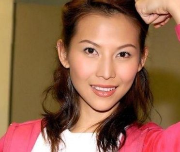 蔡少芬深夜急诊！疑突发不适憔悴惹人担忧，她到底怎么了？