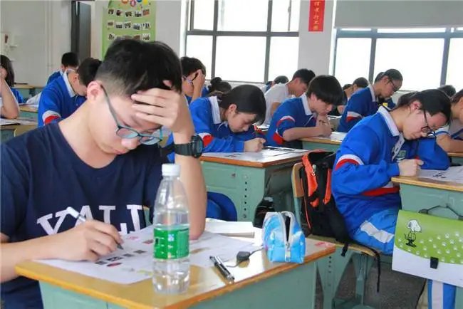 安徽一家长将考生送错考点，为何连家长都是犯迷糊？