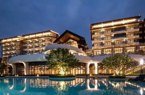 风波下的天堂超市酒吧，背后拥多家公司，这些公司主要从事哪些业务？