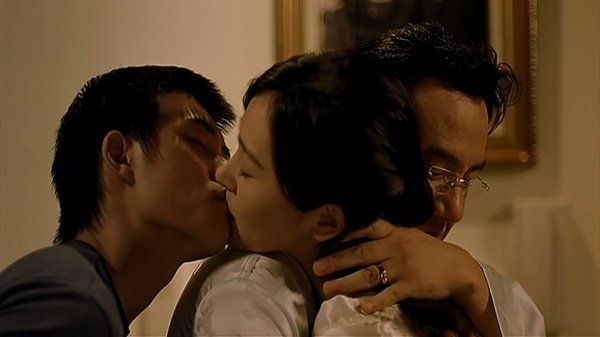 韩国的一部电影夫妻抱着然后一个鬼跟女的接吻叫什么名字