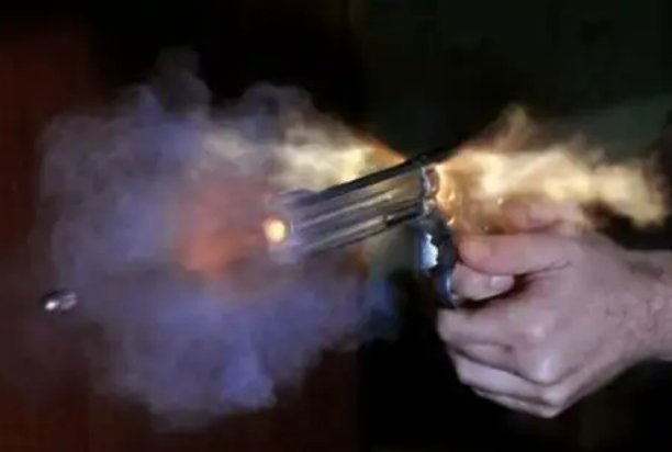 美国60岁的华裔女名医当街被枪杀，当时究竟发生了什么？