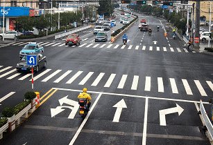 安徽一司机肇事逃逸被外卖小哥劝回，现场发生了什么?