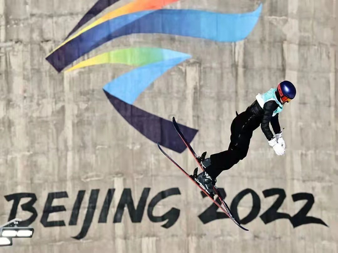 谷爱凌能够拥有三个金色冰墩墩靠的是什么？