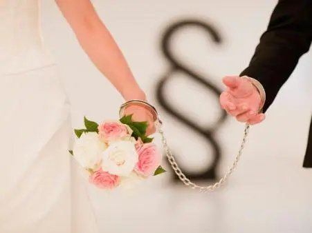 数据显示近一半结婚人群年龄超30岁，这一数据说明了什么？