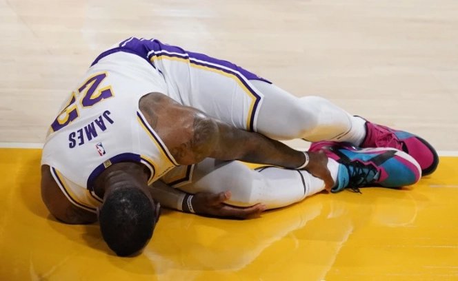 詹姆斯因踝伤缺战马刺，他的伤势严重吗？