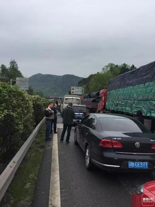 邢台高速上一辆货车六千余颗钉子，扎破30余量车的车胎，有哪些安全隐患？