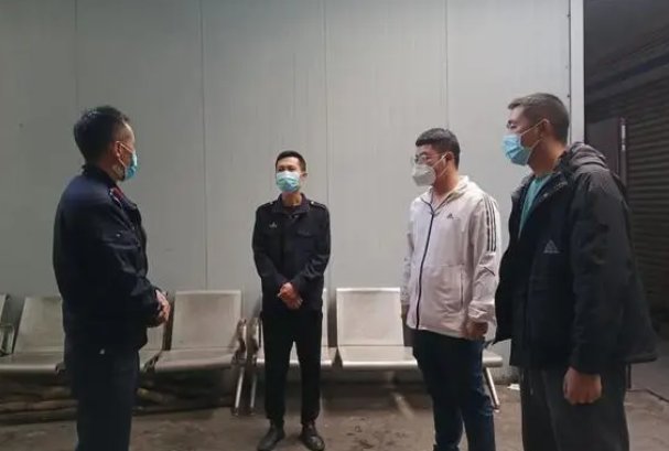 凉山一男子乘出租车遗落百万现金迟迟不领，是不在乎还是不敢领？