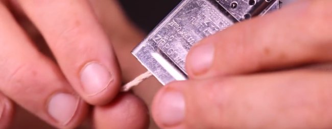 zippo打火机火芯怎么换啊··谢谢！！