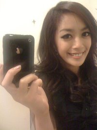求台北101快闪 唱绿岛小夜曲的女主唱姓名，声音真不错，一开口 我和我的小伙伴都惊着了。。。