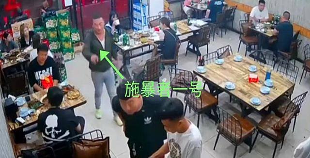 南京胖哥就烧烤店打人案件发声，他对此事的看法是什么？