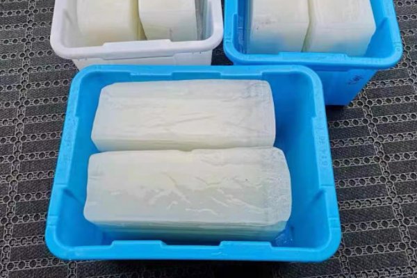 候车厅用冰块降温?车站回应