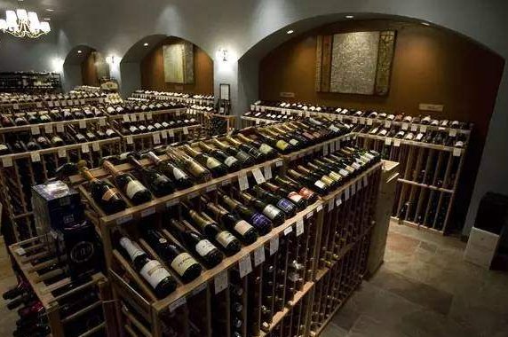 红酒为什么要倒放或者斜躺着放