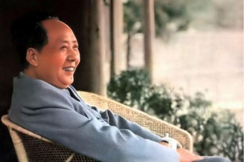 20世纪30年代,中国共产党内最早提出反对教条主义任务的领导人是( )