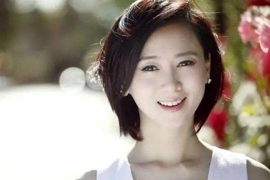 翁虹13岁女儿颜值高，高鼻梁大眼睛，还有一股“混血风”，你觉得呢？