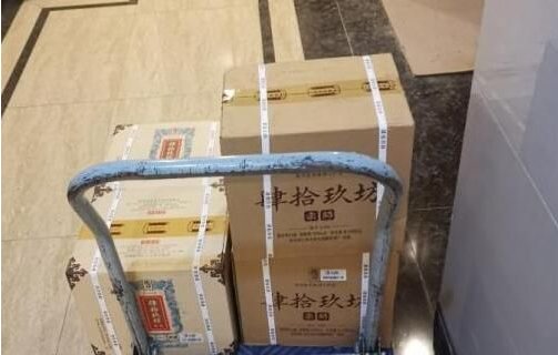 居民在家存放1000多箱高度白酒是怎么回事