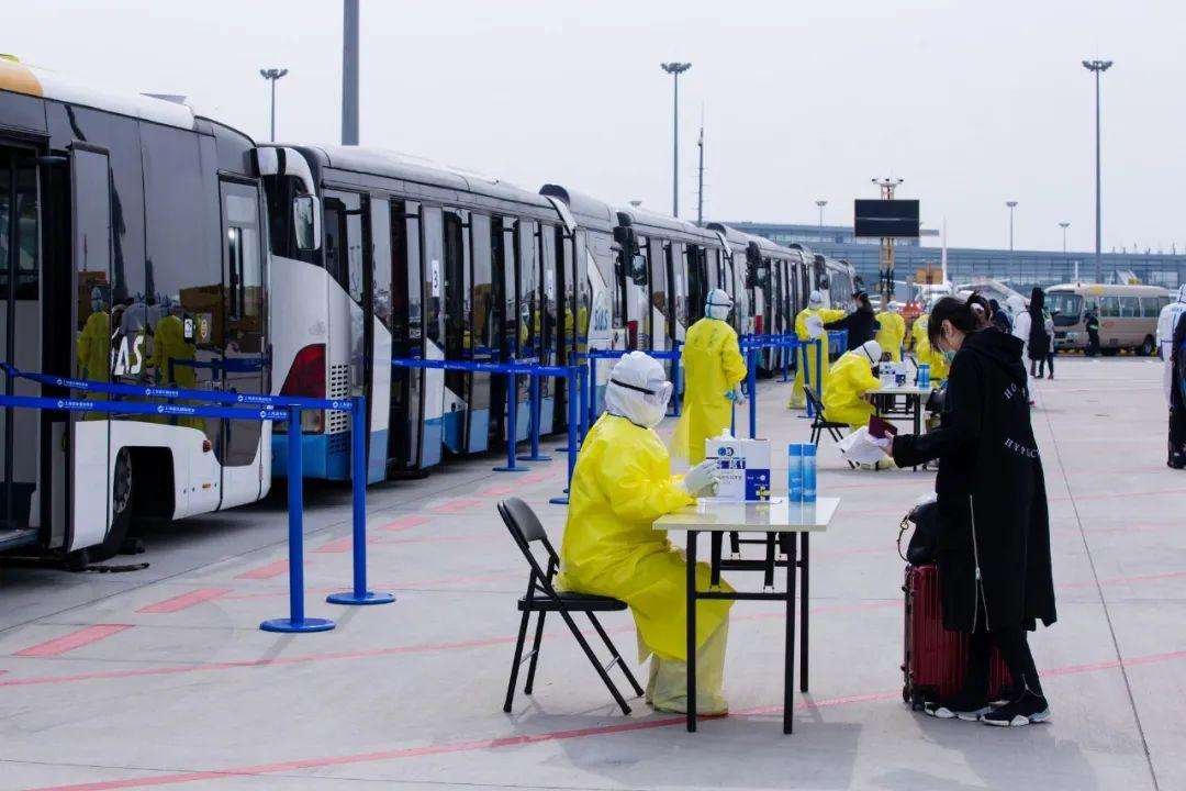 上海累计感染者超过40万，在这座城市的医生会有多辛苦？