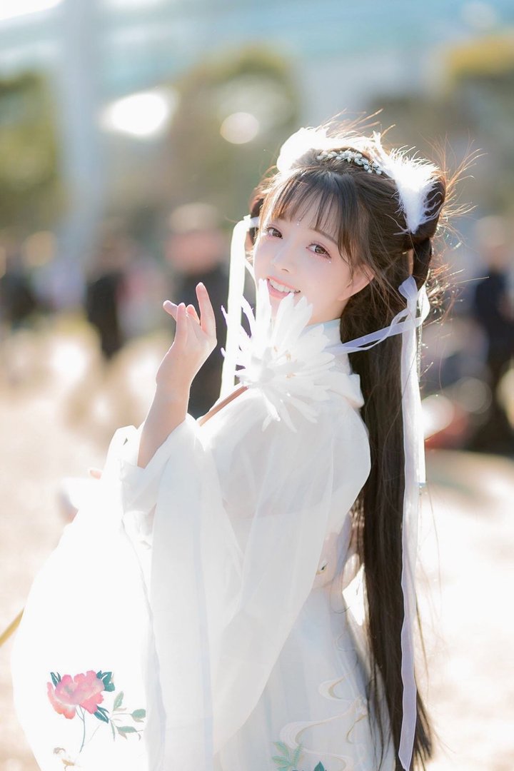 抖音上的果然学长和草莓果冻的关系?