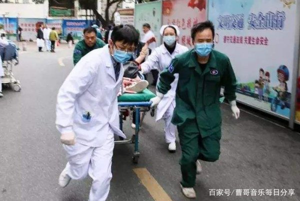 有人当街行凶，你会出手相助吗？原因是什么呢？