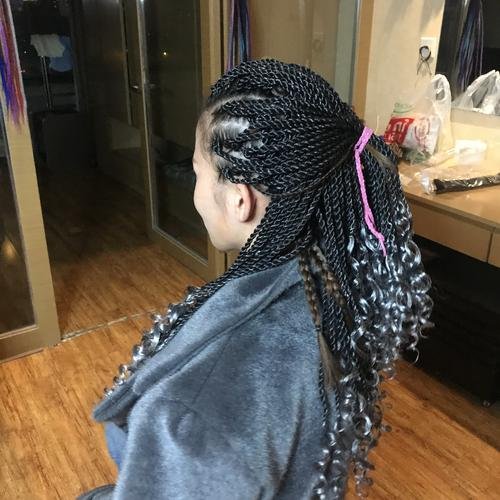 重庆一女孩编完脏辫后报警称5300元太贵，最终是如何解决此事的？