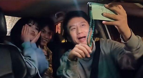 邓超掰手腕输给小姑娘，是故意为之吗？