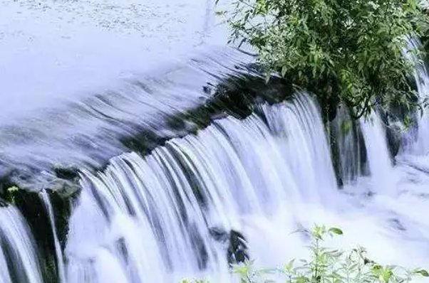 山温水软的出处和意思