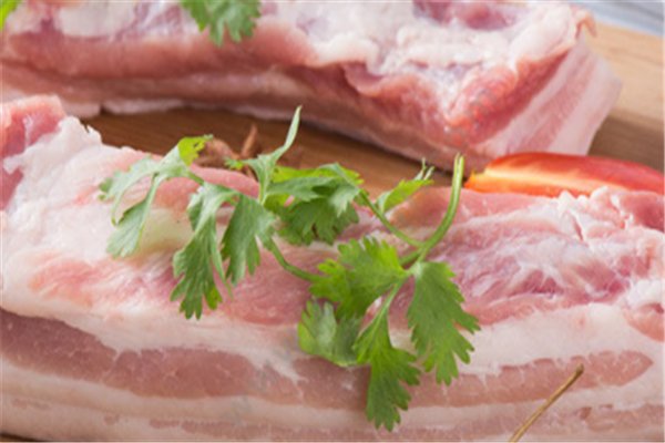 猪肉价格跌破每斤15元,今年有望跌破10元吗?