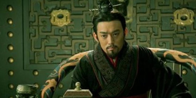 秦昭王与秦始皇的关系是什么？
