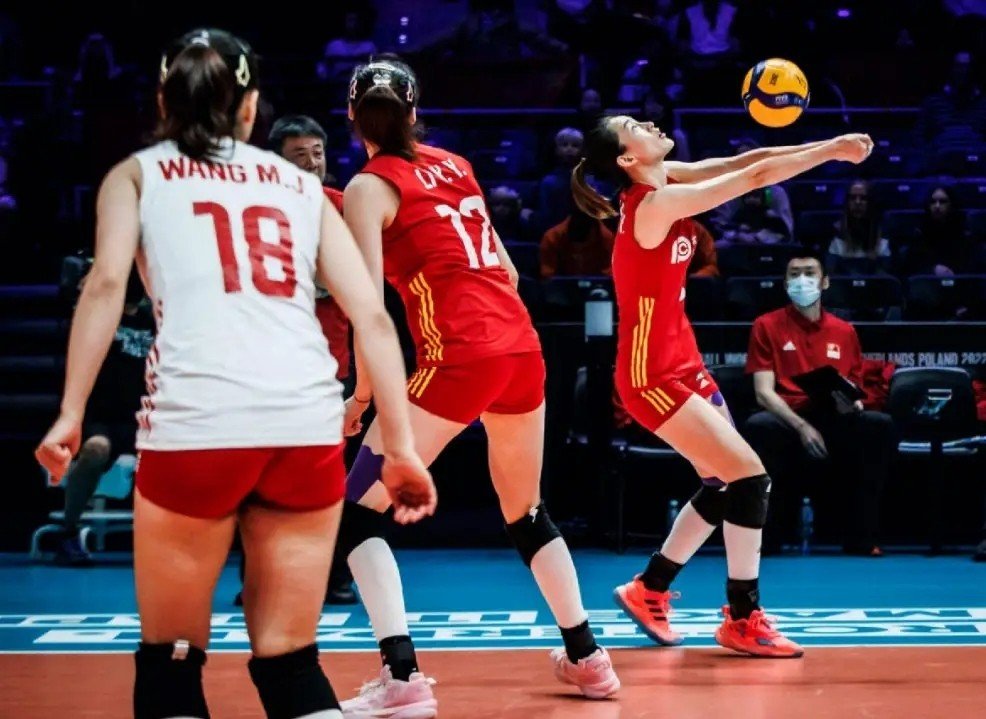 中国女排对波兰什么时候比赛