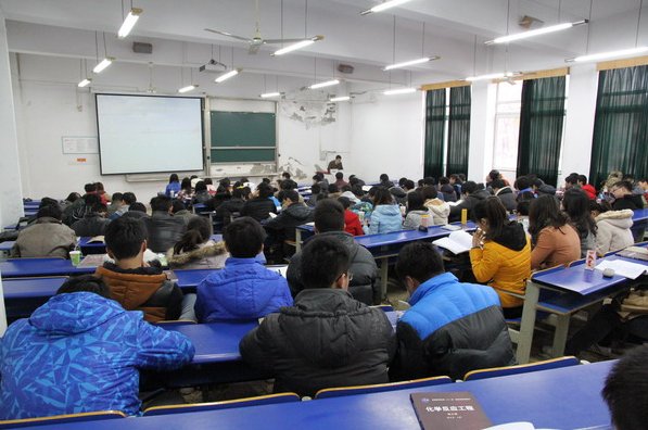 女生上课脱鞋是一种什么体验？