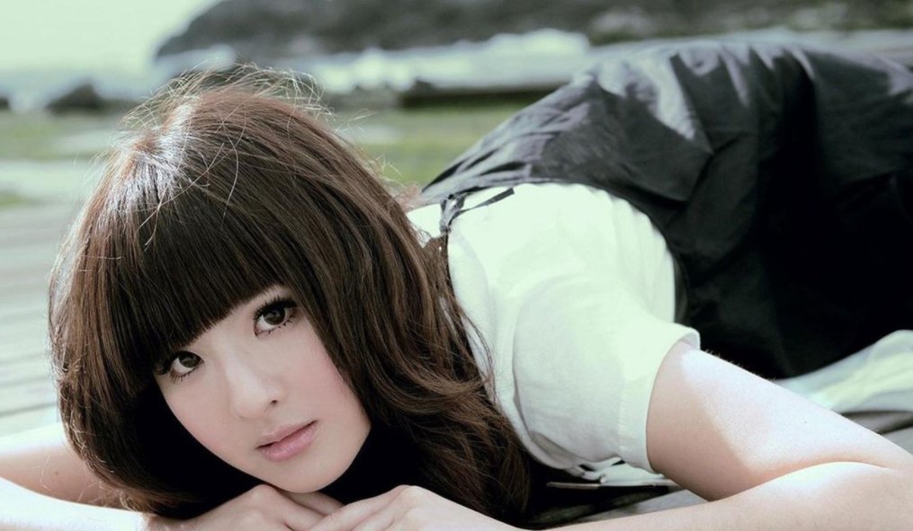 歌词“一个人，眺望碧海和蓝天。。。”是哪首歌？