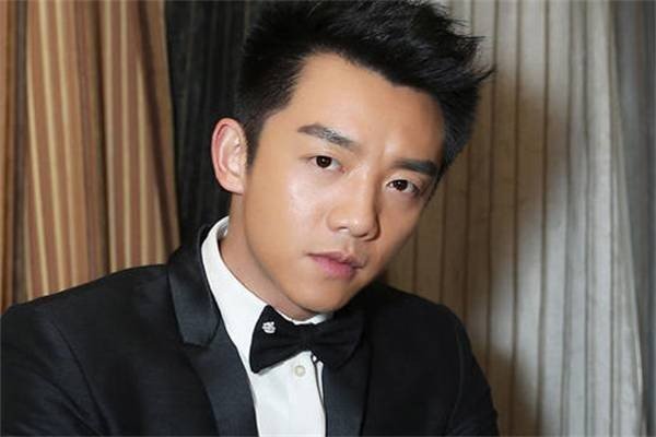 郑恺喜欢Angelababy吗？是不是跑男里只有郑恺总是保护和照顾Angelababy啊？