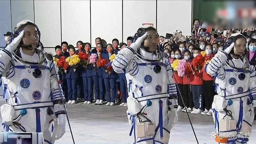 神十四3名航天员领命出征，现场高唱《歌唱祖国》，你对这一幕有何感触？