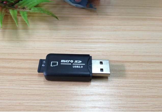 读卡器插在电脑上怎么显示不出来？