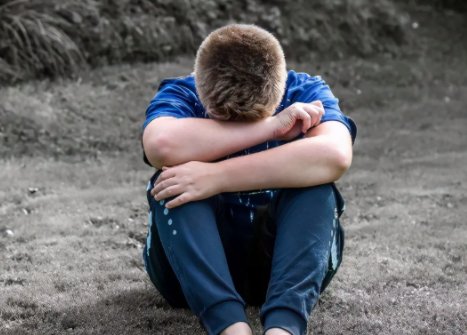 老师当着全班的面说我孩子笨蛋，老师做得对吗？