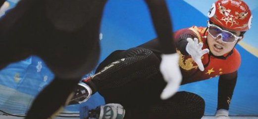 李文龙接力被踢刀摔倒在地上继续拼,中国运动员为何能如此坚强?