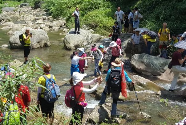 跋山涉水什么意思
