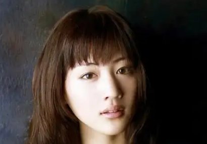 日本演员绫濑遥出演过很多优秀的影视剧与影片，她在日本娱乐圈的地位如何？