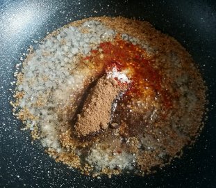卫龙辣条是什么做的 辣条制作过程介绍