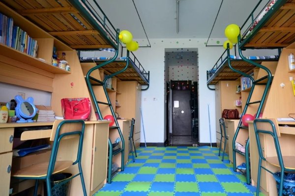 山东理工大学的宿舍条件如何?校区内有哪些生活设施?