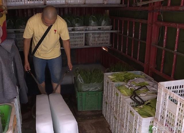 四川一小伙卖冰块日入过万，冰块为何成为了“畅销品”？
