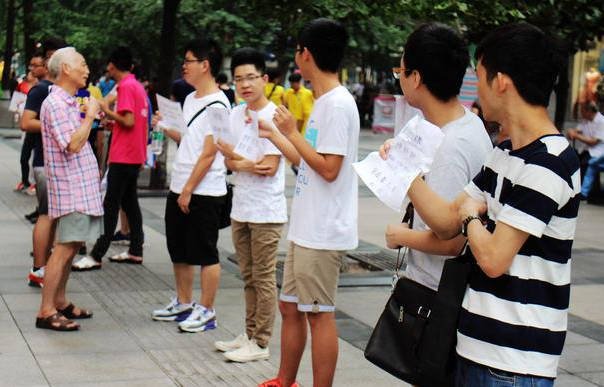 强迫未成年少女有偿陪侍，山东5人被刑拘，这些人为何敢如此猖獗？