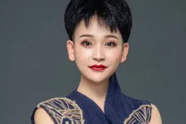 酒瓶瓶倒来酒杯杯碎的原唱马美如