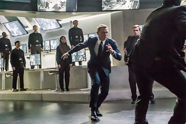 官方宣布007将变成黑人女性，引起网友强烈的争议，这是因为对黑人的偏见吗？