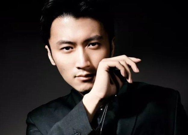 向华强：我在香港唯一不敢惹的就是谢霆锋，谢霆锋究竟有何背景呢？