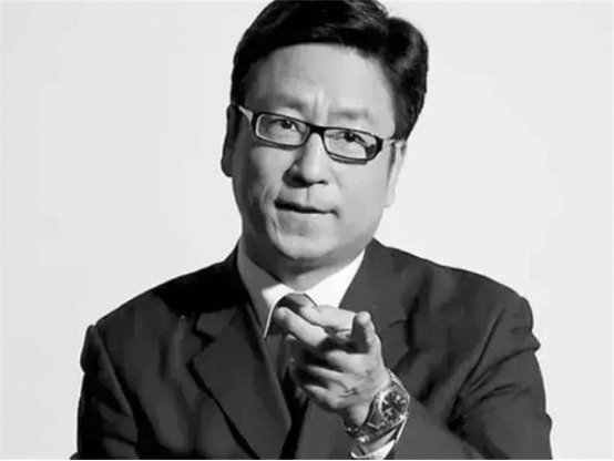 白岩松评豪车恶意别车事件：在文明与道德方面他依然“贫穷”，你赞成吗？