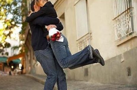 如果你喜欢的男生和你室友在一起了,你会怎么做?